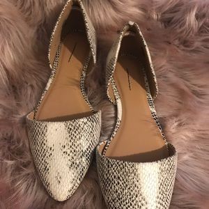 Snake print pointed toe flats